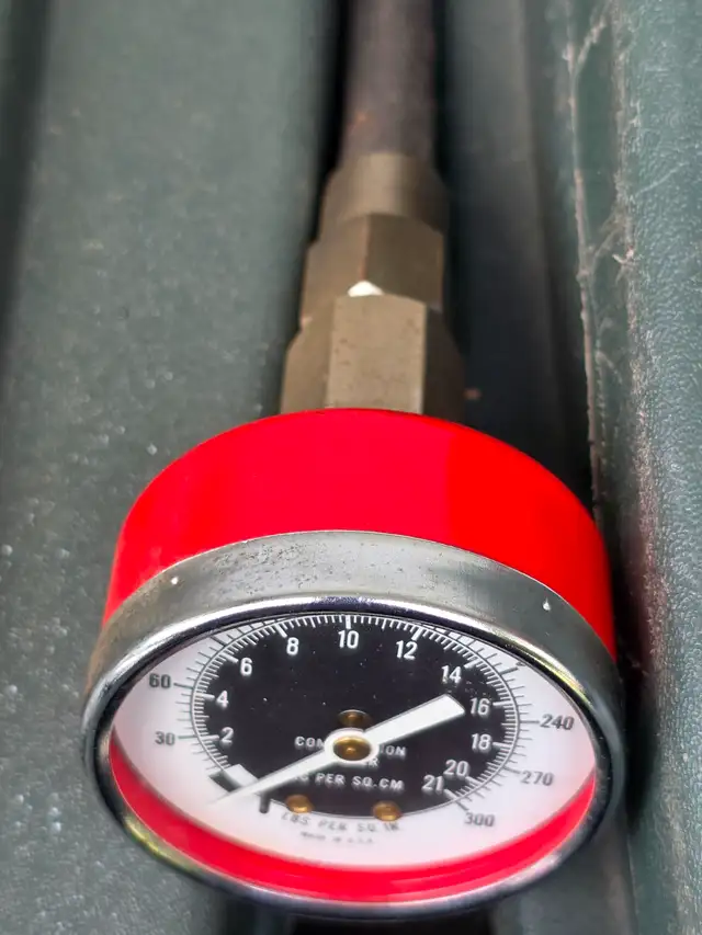 Automotive Compression Tester Gauge 0 to 300 Psi. With Long Hose