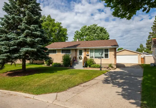 Well-Maintained 4bdrm BNG w/ 24x22 dbl det garage!