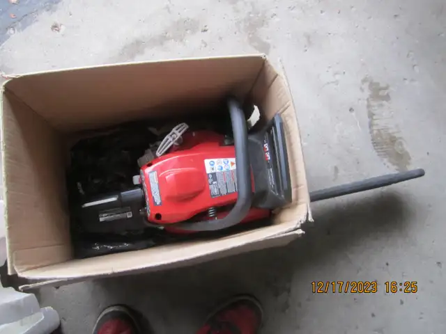 14 "gas chainsaw ，almost  new.  need clear . $ 95  l