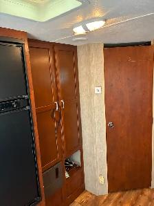 2015 KEYSTONE TRAVEL TRAILER - Photo 4