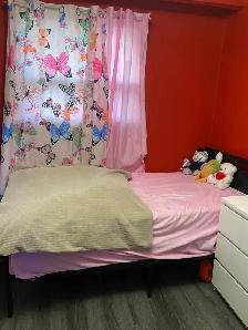 Fully furnished main floor bedroom for girls only, in Malton - Photo 2