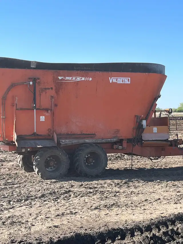 900 Vmix feed wagon
