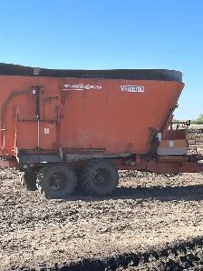 900 Vmix feed wagon