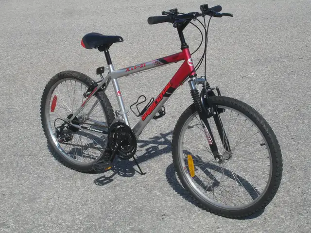 MID SIZE 24' SUPERCYCLE XTI-21 SERIES 21 SPD WITH SUSPENSION!