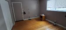 One Large Room (165 sqf) on the First Floor – $799 All-Inclusive - Photo 4