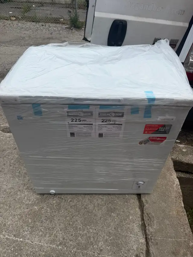 Frigidaire 2.1 Cu ft Convertible Chest Freezer/Fridge