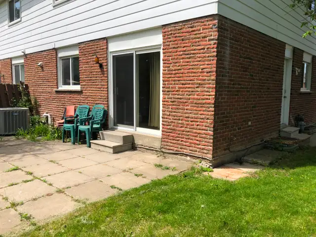 One Bedroom Apartmnt in a house p6913Near Square one & Go Train
