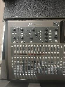 Console de son Behringer X32 - Photo 2