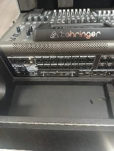 Console de son Behringer X32 - Photo 5