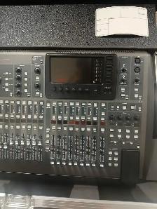 Console de son Behringer X32 - Photo 6