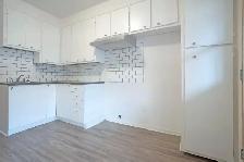 Beau 4.4 présentement dispo sur la 4e Ave a verdun! - Photo 10