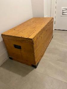 Antique Canadiana Pine Chest - Photo 2