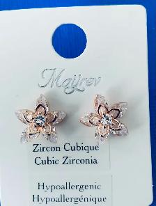 UNE PAIRE DE BOUCLES D'OREILLES NEUVES BRILLANTES GOLD: $20.00 - Photo 2