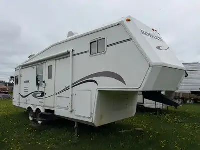 28’ Kodiak 5th Wheel Holiday Trailer w/ 2 Slides, Model K285SSL
