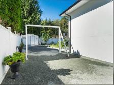 Two bedroom Legal Walkout Basement High Street Mall, Abby - Photo 10