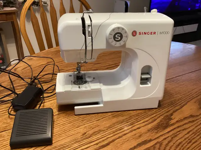 SINGER SEWING MACHINE FOR SALE