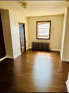 One Bedroom Apartment in south Etobicoke - Photo 2
