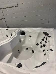 Maax Combination Deluxe Hot Tub/Swim Spa Combo - Photo 3