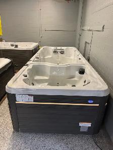 Maax Combination Deluxe Hot Tub/Swim Spa Combo - Photo 4