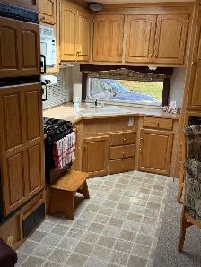 2004 Okanagan 30’ fifthwheel - Photo 4