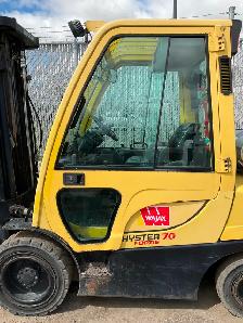 Warehouse Forklift - Photo 3