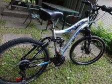 VÉLO AVEC ROUES DE 24 POUCES,SUSPENSION, ENFANTS OU ADULTE. - Photo 4