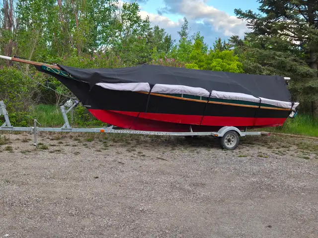 21 Foot Gaff rigged vacational sailboat.