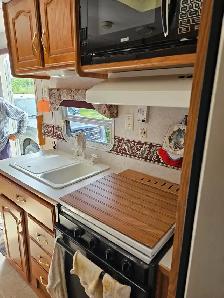 2002 24 ft Sprinter - Photo 3