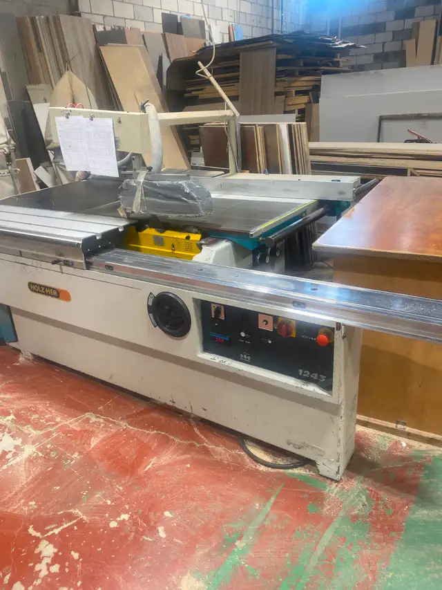 Banc de scie avec  scoring 550V moteur 5.5 hp prend jusqu’5x10