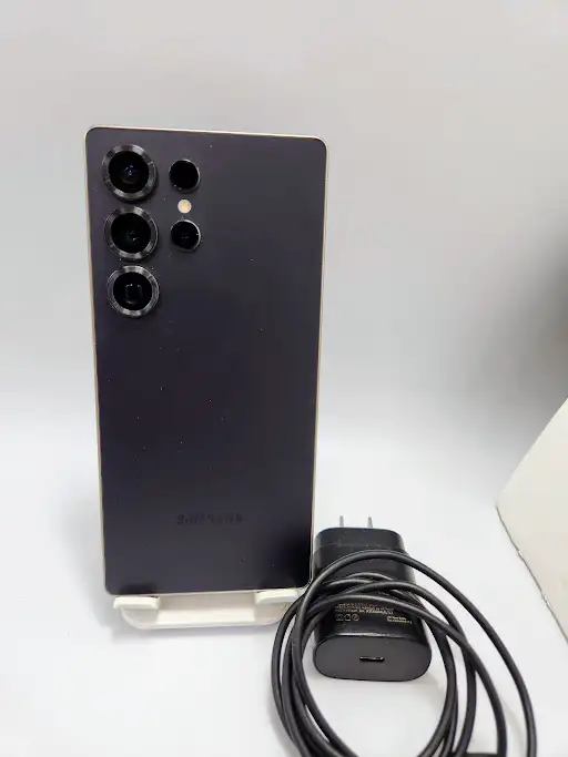 Samsung Gaalaxy S25Ultra 256gb 3 Months Warranty W/Charger