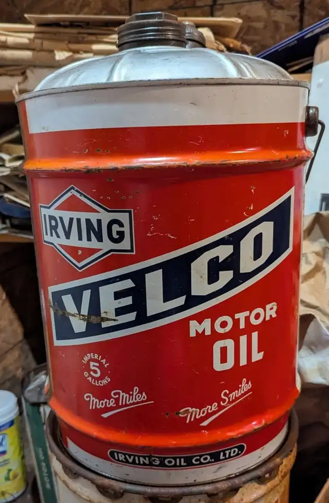 VINTAGE 1950's IRVING VELCO MOTOR OIL (5 GAL. IMP.) CAN