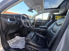 2018 Cadillac XT5 AWD - LUXURY 3.6 V6 SUV! LEATHER! SUNROOF! - Photo 9