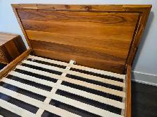 Queen Bed, nightstand and boxspring - Photo 2