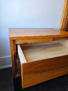 Queen Bed, nightstand and boxspring - Photo 4