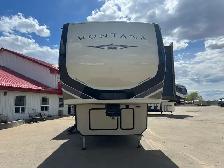 2019 Keystone Montana 310RE, Luxury SPACIOUS, COUPLES UNIT