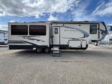 2019 Keystone Montana 310RE, Luxury SPACIOUS, COUPLES UNIT - Photo 17