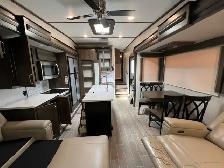 2019 Keystone Montana 310RE, Luxury SPACIOUS, COUPLES UNIT - Photo 35
