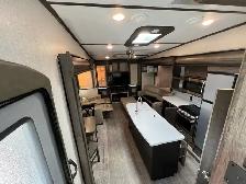 2019 Keystone Montana 310RE, Luxury SPACIOUS, COUPLES UNIT - Photo 37