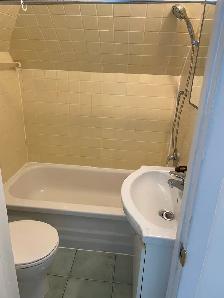 Bright Studio | Bathurst and Harbord for Rent $1400/month - Photo 2