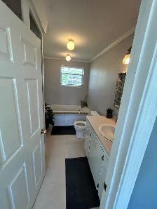 3-bedroom house with a den/office & 2 bathrooms for rent - Photo 2