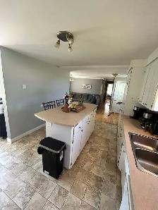 3-bedroom house with a den/office & 2 bathrooms for rent - Photo 4