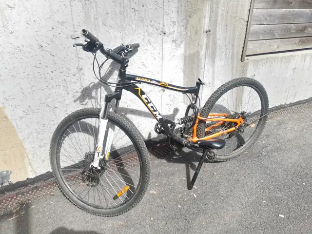 velo route / montagne  excellent condition VILLERAY H2R