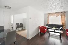 COLOC - CHAMBRE DES MAÎTRES, BEAU BALCON, VUE IMPRENABLE SUR RUE - Photo 3