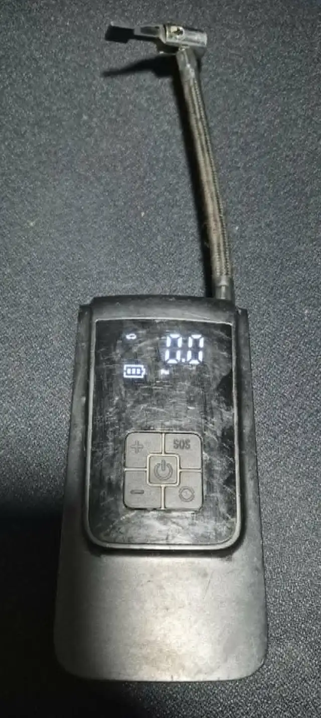 PORTABLE DIGITAL TIRE INFLATOR / AIR COMPRESSOR – CORDLESS – $20