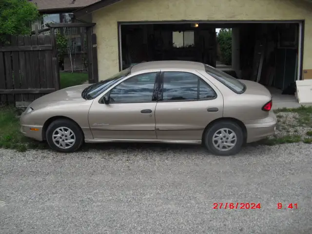 2005  Pontiac Sunfire 40,330 Km (not a misprint)