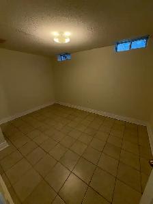 Gorgeous 2 Bedroom Basement - Lease - Photo 7