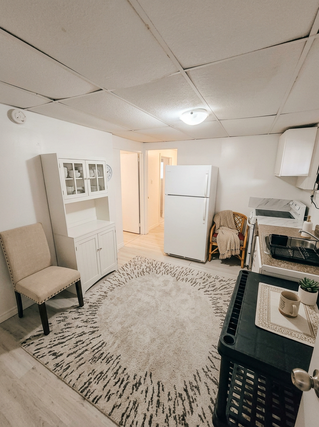 2 Bedroom Basement Apartment – All Inclusive – Scarborough