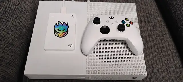 500GB Xbox One S & New Controller with Extra 1TB Harddrive HDD
