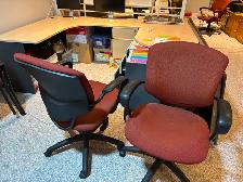 Desk, File cabinet and chairs - Photo 9