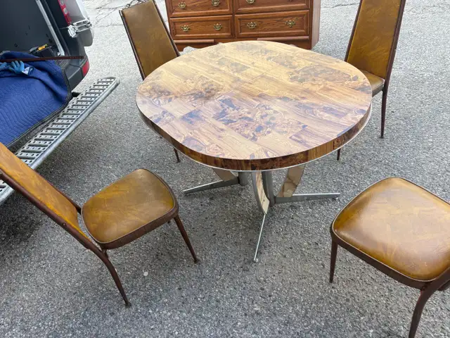 Free delivery used Vintage Dining Table and Chairs Set
